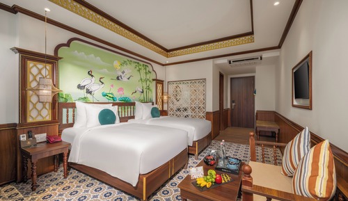 Deluxe Double/Twin Suite, Bathtub, City View