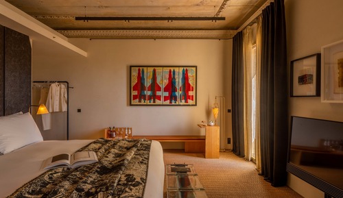 Postvenetian De Luxe