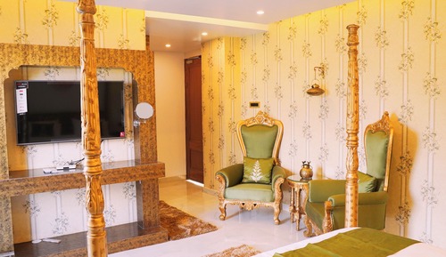 Honeymoon Suite
