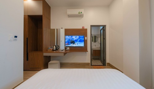 Basic Room, 1 Queen Bed
