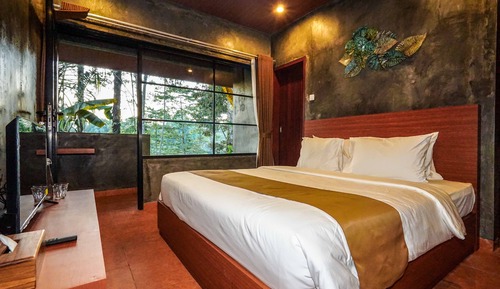 Signature Room, 1 Queen Bed, Non Smoking, Valley View