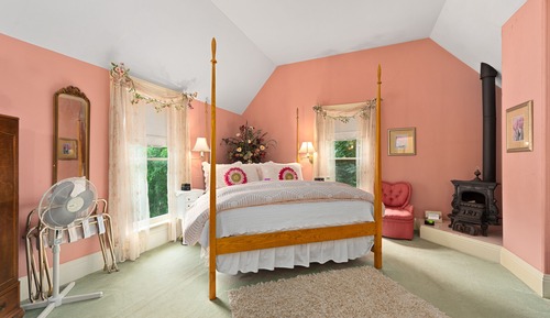 Superior Single Room, 1 King Bed, Fireplace, Garden View