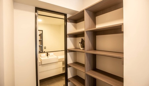 Apartment (606)