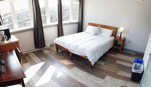 Comfort Room, 1 Queen Bed, Non Smoking, Refrigerator & Microwave