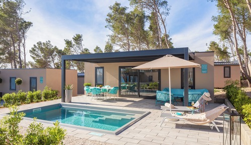 Luxury Holiday Home with pool