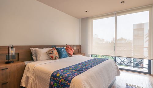 One Bedroom Apartment With Kitchenette & Balcony