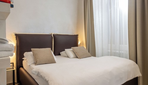 Deluxe Room, 1 King Bed with Sofa bed