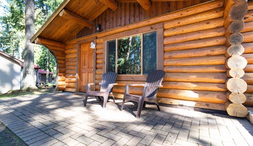 Bachelor Log Cottage