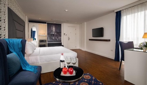 Honeymoon Suite, 1 King Bed, Lake View