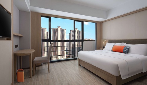 Deluxe Room, 1 King Bed, Non Smoking