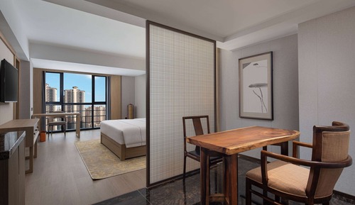 Suite, 1 King Bed, Non Smoking (Tea Art)