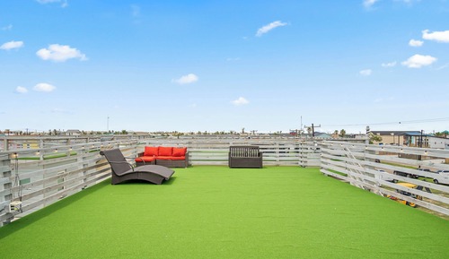 House (4 Bedrooms)