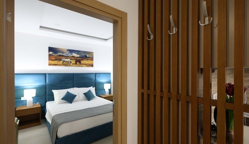 One Bedroom Apartment with Terrace and Partial Sea View (Ground Floor)