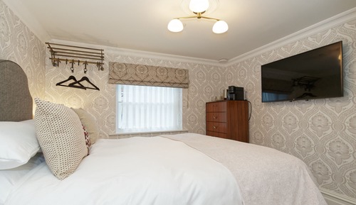 Standard Room, 1 Queen Bed