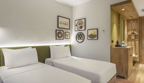 Room, 1 King Bed, Non Smoking (Super)
