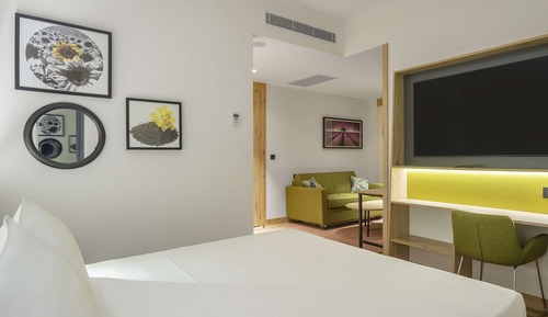 Room, 1 King Bed with Sofa bed, Non Smoking, Corner