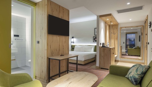 Family Room, 1 King Bed, Connecting Rooms