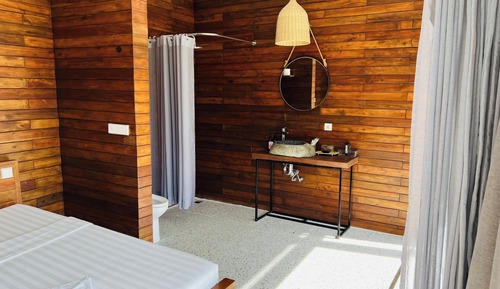 Deluxe Double Room, 1 King Bed, Garden View