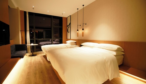 Family Room, 2 Twin Beds, City View