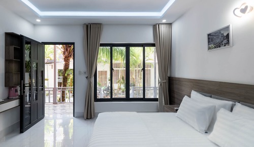 Deluxe Double Room, 1 King Bed, Patio