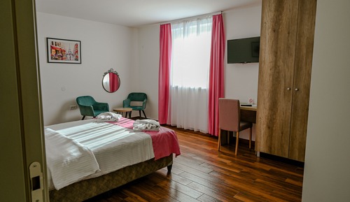 Studio, Multiple Beds