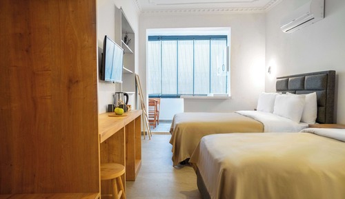 Deluxe Room, Multiple Beds, Non Smoking