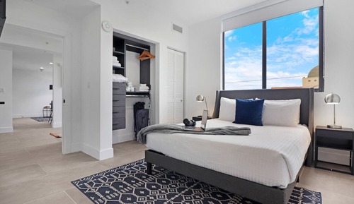 1 Bedroom w/ Den