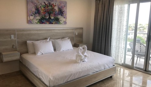 Comfort Suite, 1 King Bed with Sofa bed, Balcony (5D)
