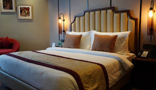 Deluxe Suite (Deluxe Suite)
