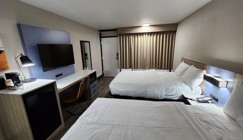 Deluxe Double Room, 2 Double Beds, Non Smoking, Refrigerator & Microwave