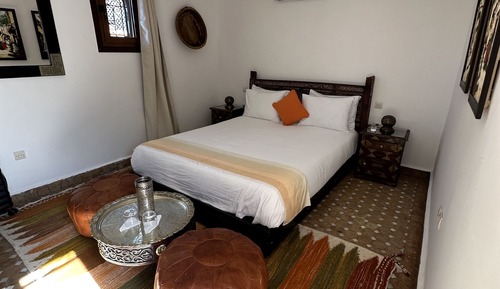 Basic Room, 1 Queen Bed