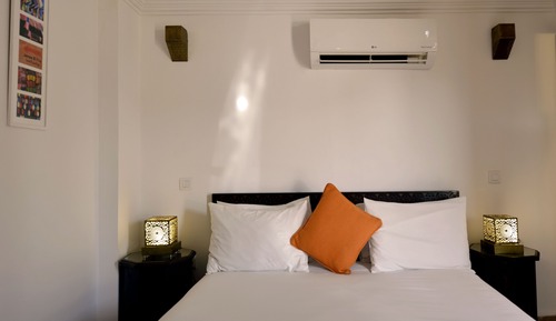 Basic Room, 1 Queen Bed