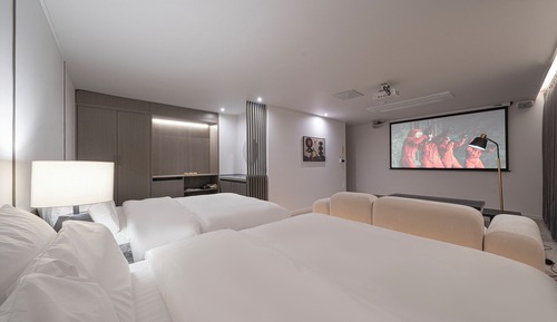 Party & Movie