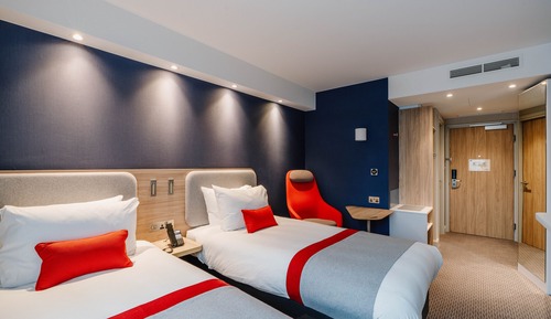 Standard Room, 2 Twin Beds (Street View with Free Hot Breakfast)