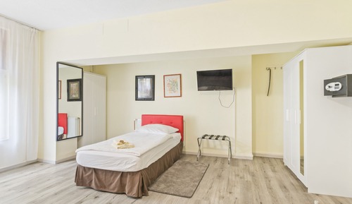 Standard Triple Room, Private Bathroom