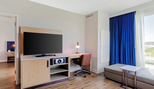 Suite, 1 Bedroom, Mobility Accessible (Silos View, Extra Bathroom)