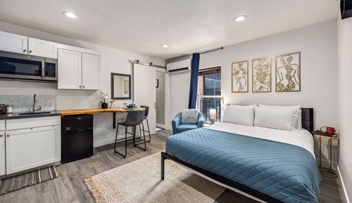 Apartment, 1 Queen Bed, Sauna (620 Mathews St. (Unit 100))