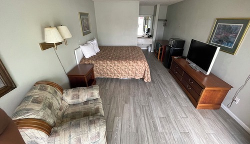 1 King Bed, Non-Smoking