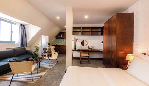 Premier Studio with Bathtub