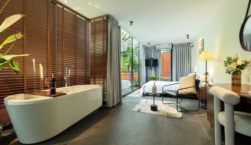 Suite Garden Balcony Bathtub