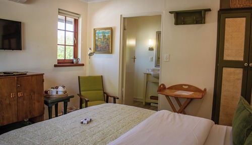 Classic Room, 1 Queen Bed, Pool View