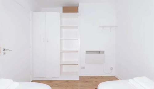 Basic Apartment, Multiple Beds