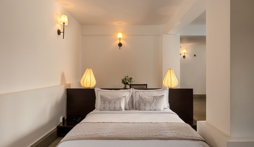 Vintage Room with Garden View