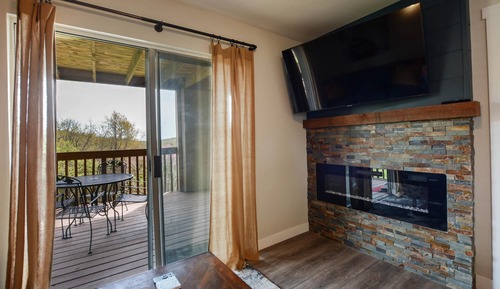 Condo (Libby's Perch - NO STEPS -  OUTDOOR P)