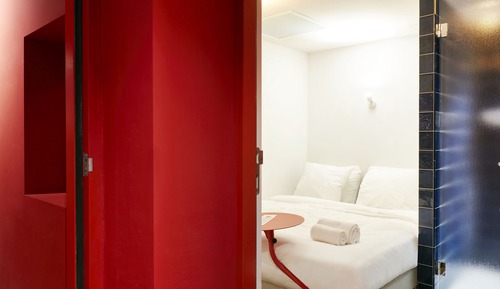 Red Canvas Room Small