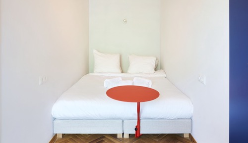 Red Canvas Room Medium