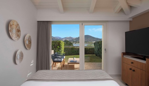 Deluxe Room, 1 King Bed, Bay View