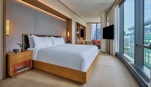 Studio Suite, Corner (Skyline)