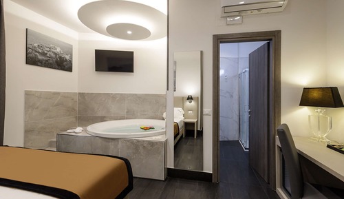 Deluxe Room, 1 King Bed, Non Smoking, Balcony