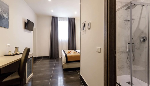 Standard Room, 1 King Bed, Non Smoking (Converts to 2 Twin Beds)